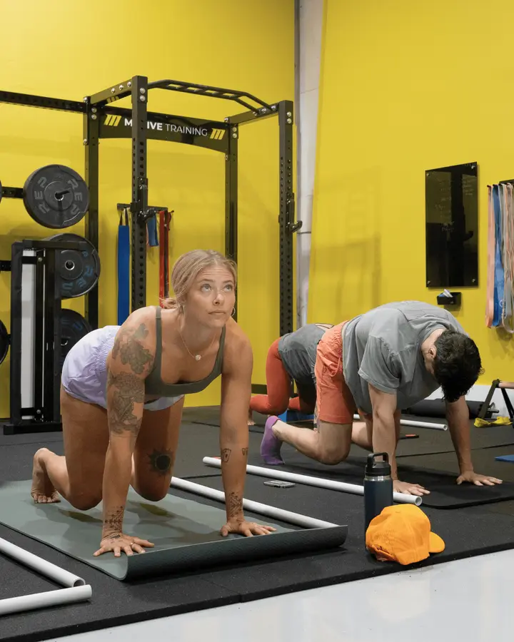 Instructor explaining the science behind KINSTRETCH joint training